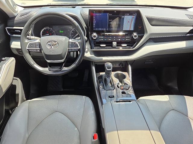 used 2022 Toyota Highlander car, priced at $37,253