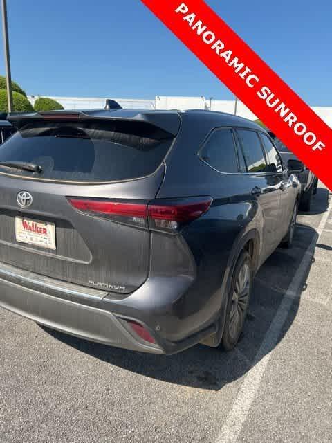 used 2022 Toyota Highlander car, priced at $38,644