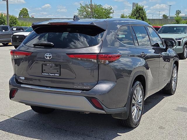 used 2022 Toyota Highlander car, priced at $37,253