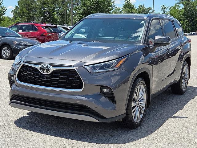 used 2022 Toyota Highlander car, priced at $37,253