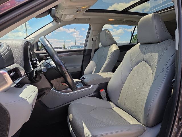 used 2022 Toyota Highlander car, priced at $37,253