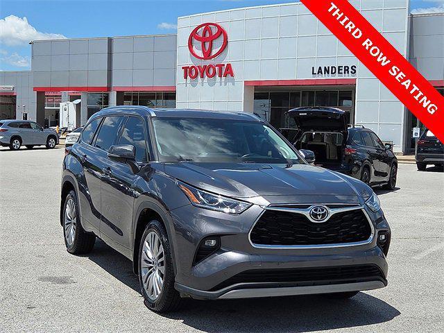 used 2022 Toyota Highlander car, priced at $37,253