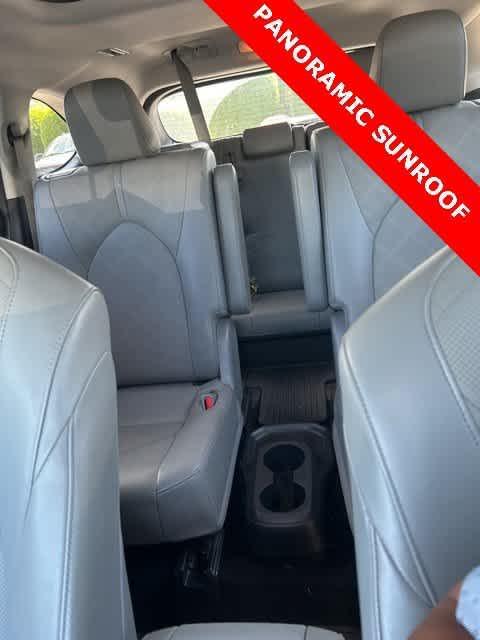 used 2022 Toyota Highlander car, priced at $38,644