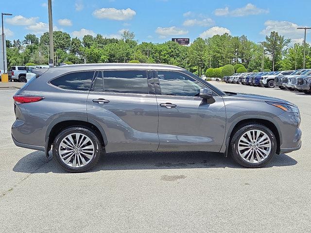 used 2022 Toyota Highlander car, priced at $37,253