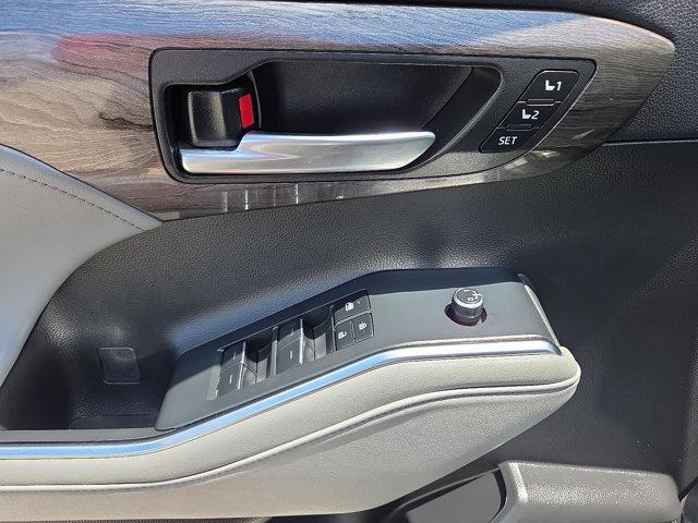 used 2022 Toyota Highlander car, priced at $37,253