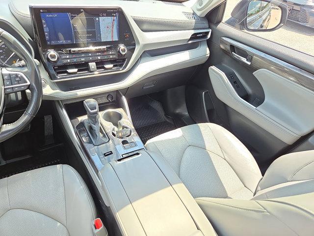 used 2022 Toyota Highlander car, priced at $37,253