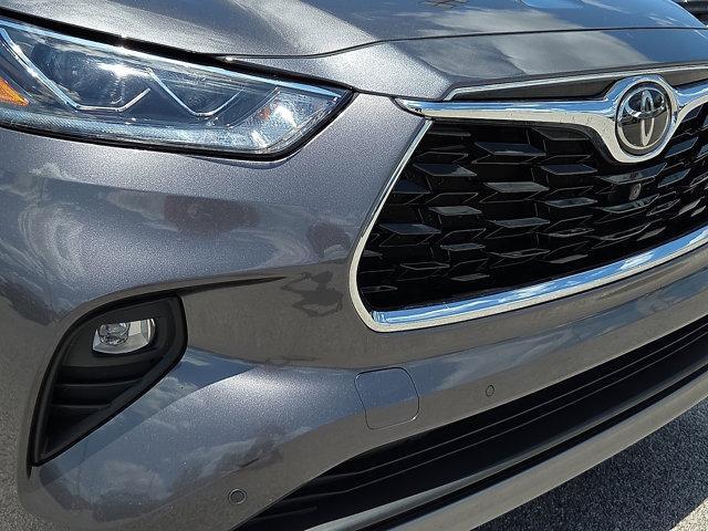 used 2022 Toyota Highlander car, priced at $37,253