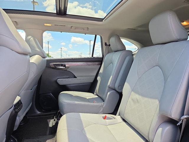 used 2022 Toyota Highlander car, priced at $37,253