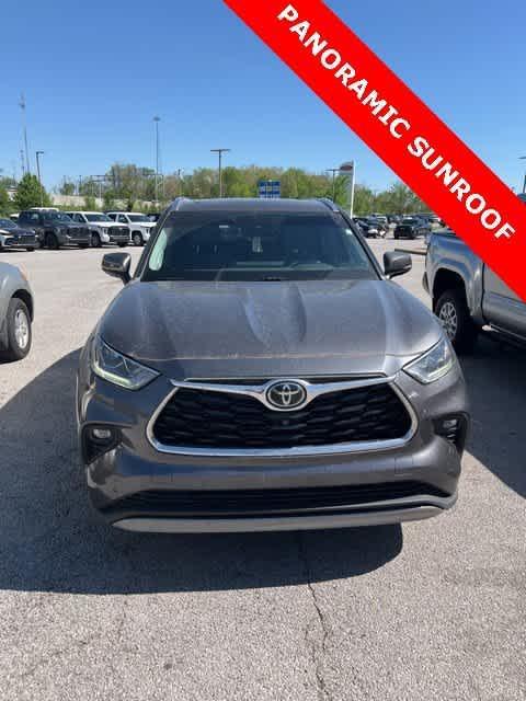 used 2022 Toyota Highlander car, priced at $38,644
