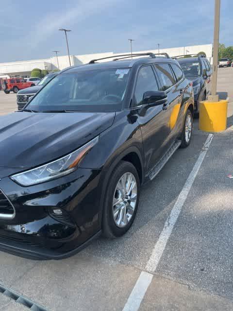 used 2023 Toyota Highlander car, priced at $43,500