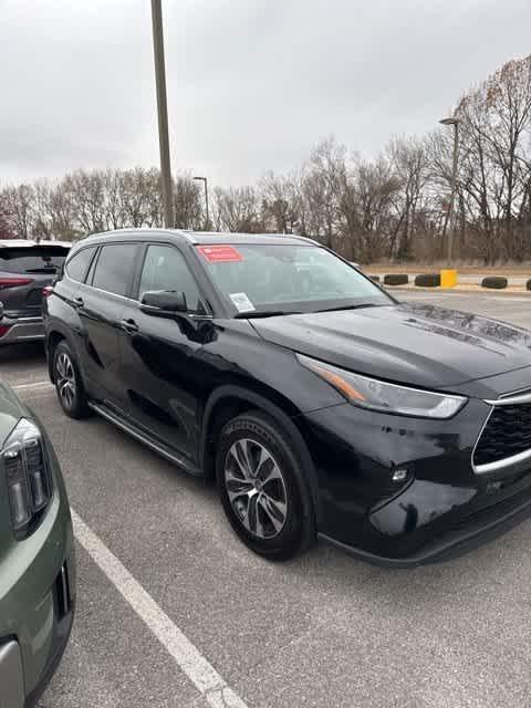 used 2023 Toyota Highlander car, priced at $35,709