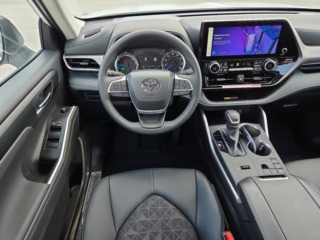 new 2025 Toyota Highlander Hybrid car, priced at $53,597