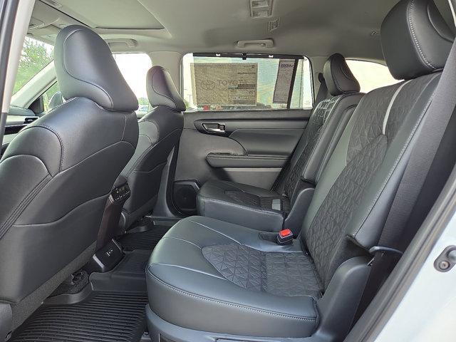 new 2025 Toyota Highlander Hybrid car, priced at $53,597