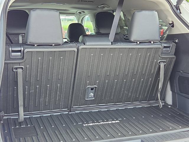 new 2025 Toyota Highlander Hybrid car, priced at $53,597
