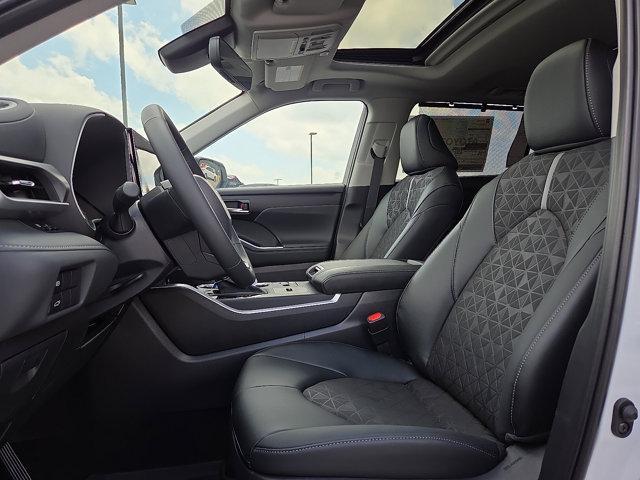 new 2025 Toyota Highlander Hybrid car, priced at $53,597
