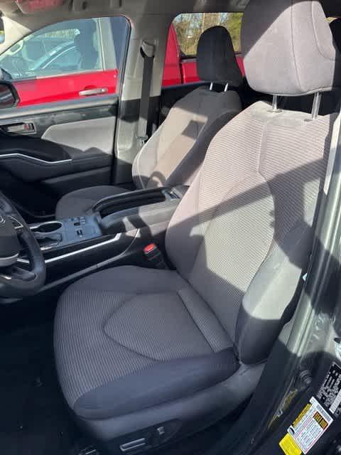 used 2023 Toyota Highlander car, priced at $34,500