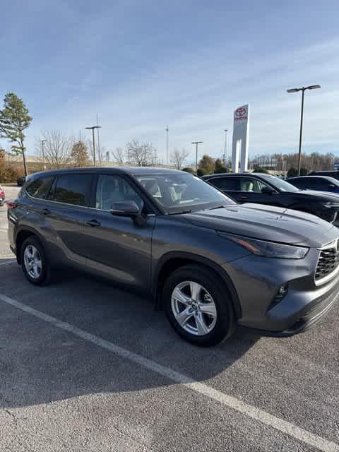 used 2023 Toyota Highlander car, priced at $34,500