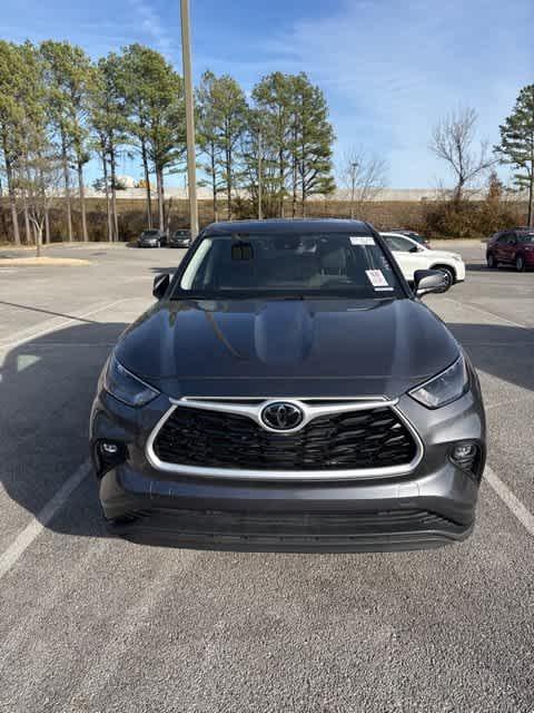 used 2023 Toyota Highlander car, priced at $34,500