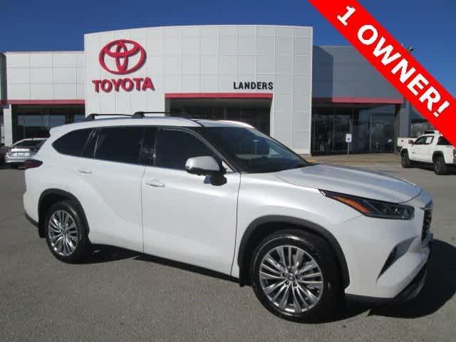 used 2023 Toyota Highlander car, priced at $43,900