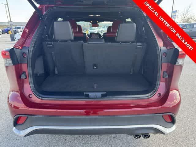 used 2022 Toyota Highlander car, priced at $35,438