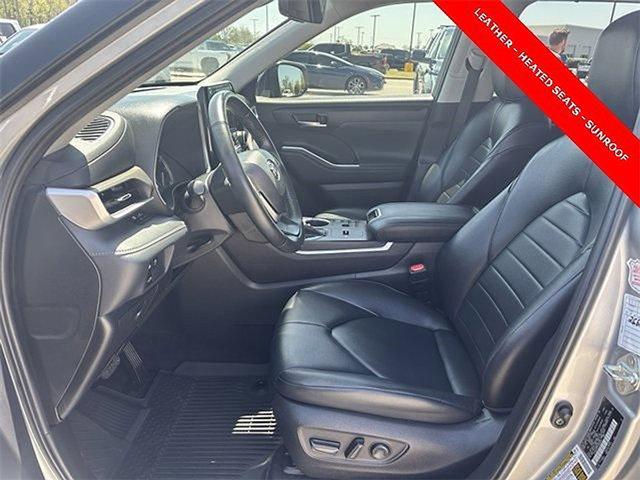 used 2023 Toyota Highlander car, priced at $34,996