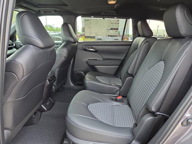 new 2025 Toyota Highlander car, priced at $48,675