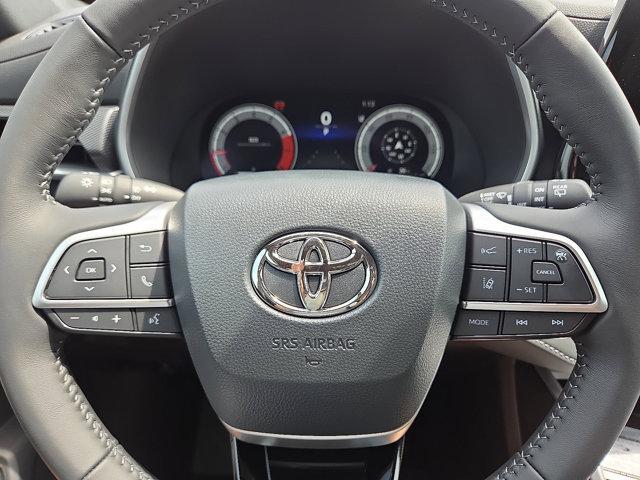 new 2025 Toyota Highlander car, priced at $48,675