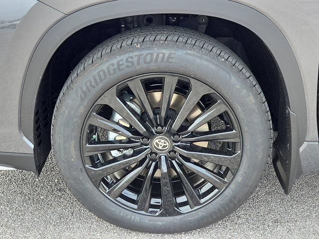 new 2025 Toyota Highlander car, priced at $48,675