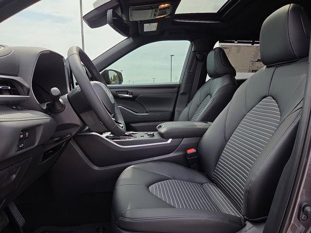 new 2025 Toyota Highlander car, priced at $48,675