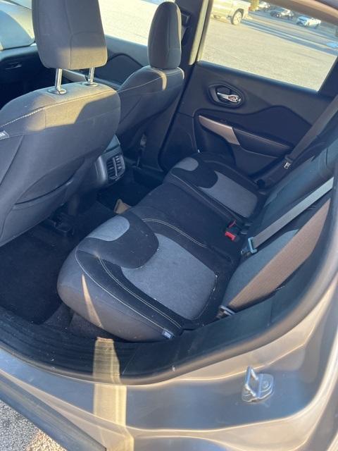 used 2018 Jeep Cherokee car