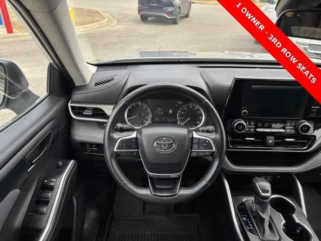 used 2024 Toyota Highlander car, priced at $39,997