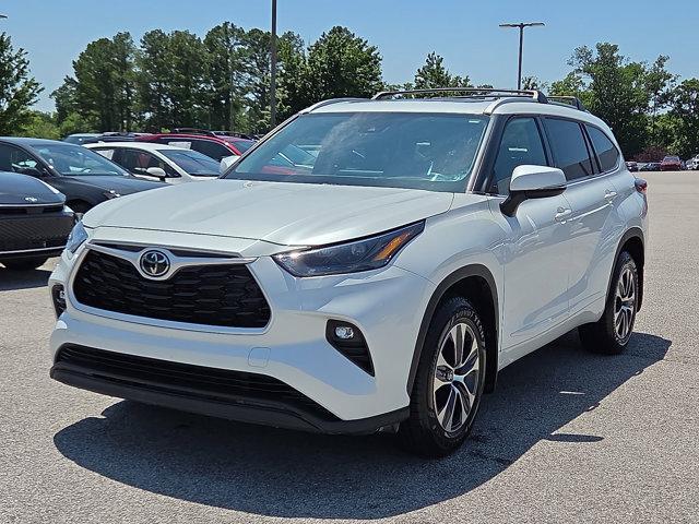 used 2022 Toyota Highlander car, priced at $35,246