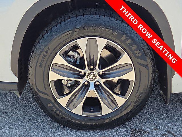 used 2022 Toyota Highlander car, priced at $32,458
