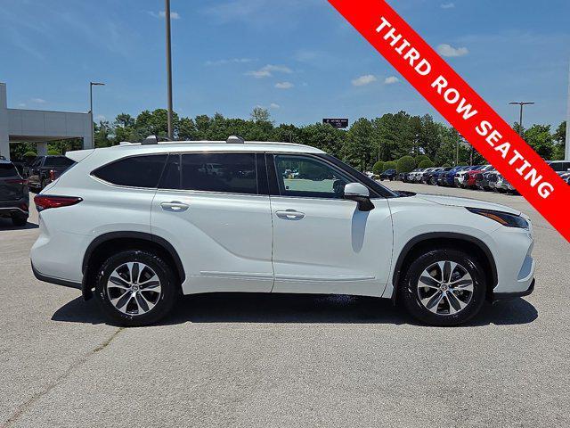 used 2022 Toyota Highlander car, priced at $32,458