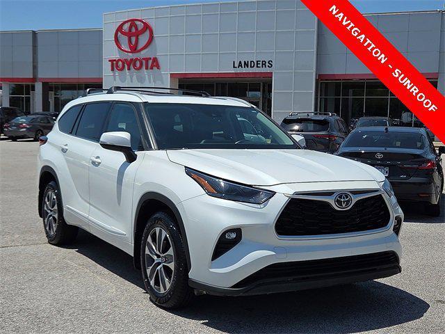 used 2022 Toyota Highlander car, priced at $35,246