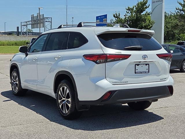 used 2022 Toyota Highlander car, priced at $35,246