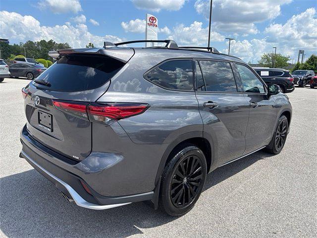 used 2023 Toyota Highlander car, priced at $45,599