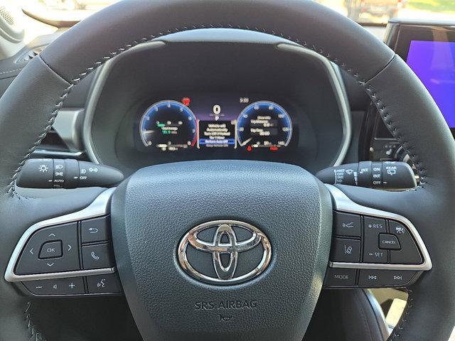 new 2025 Toyota Highlander car, priced at $52,614