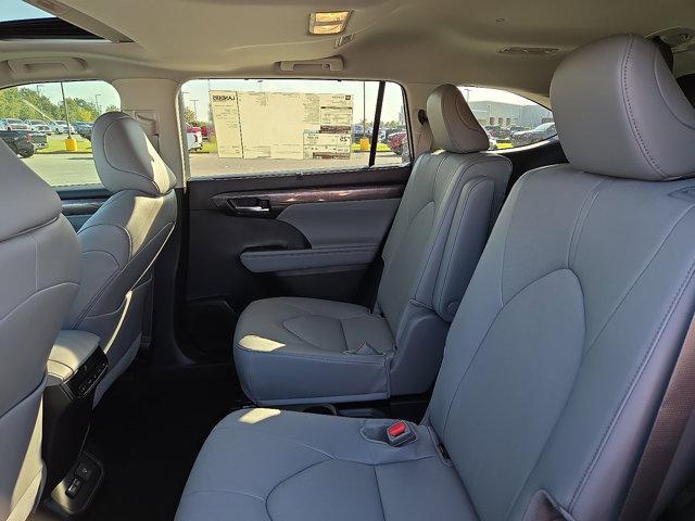 new 2025 Toyota Highlander car, priced at $52,614