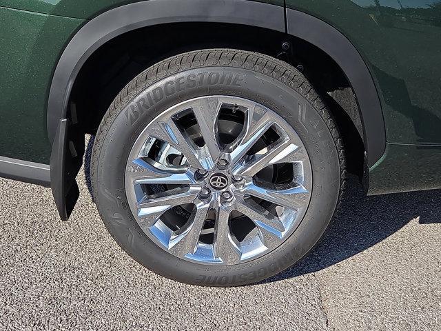 new 2025 Toyota Highlander car, priced at $52,614