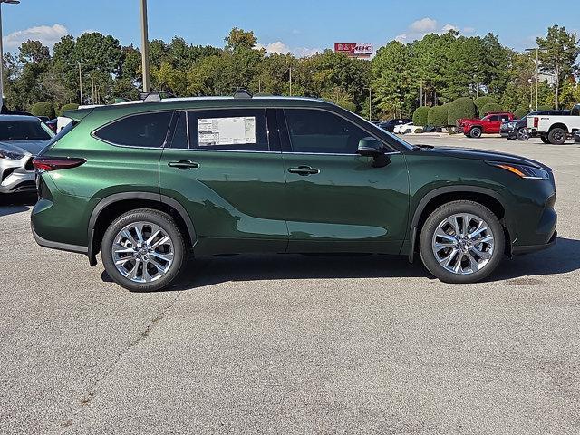 new 2025 Toyota Highlander car, priced at $52,614