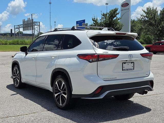 used 2021 Toyota Highlander car, priced at $31,000