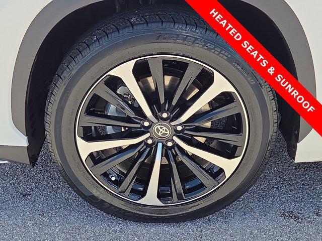used 2021 Toyota Highlander car, priced at $30,784