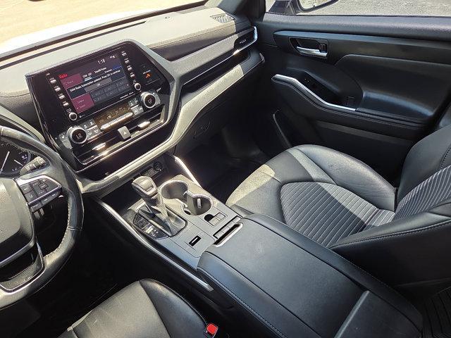 used 2021 Toyota Highlander car, priced at $31,000