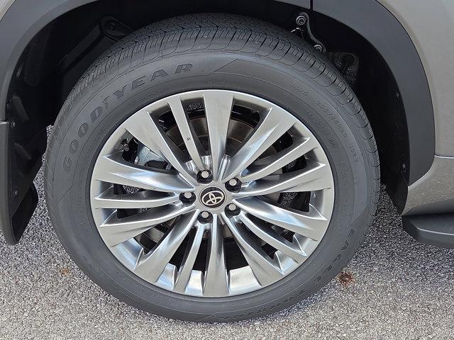 new 2025 Toyota Highlander car, priced at $57,378