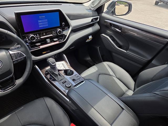 new 2025 Toyota Highlander car, priced at $57,378