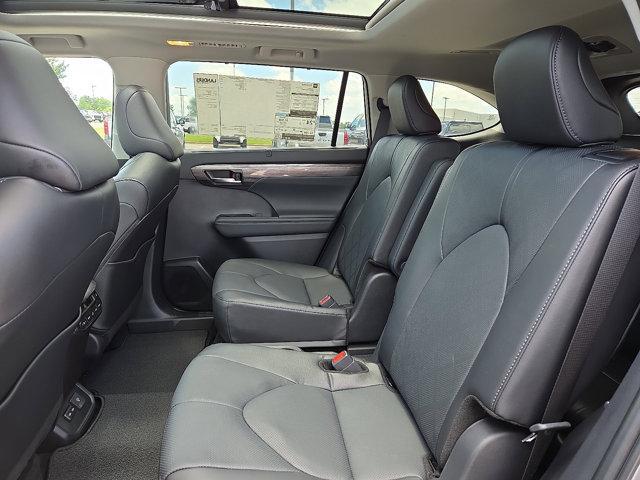 new 2025 Toyota Highlander car, priced at $57,378