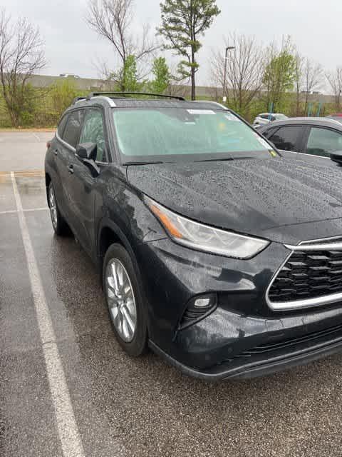 used 2023 Toyota Highlander car, priced at $45,666