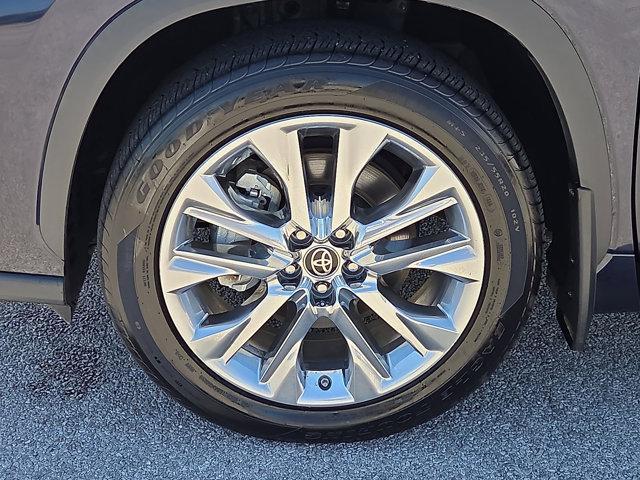 used 2023 Toyota Highlander Hybrid car, priced at $45,995