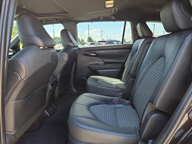 used 2022 Toyota Highlander car, priced at $33,648
